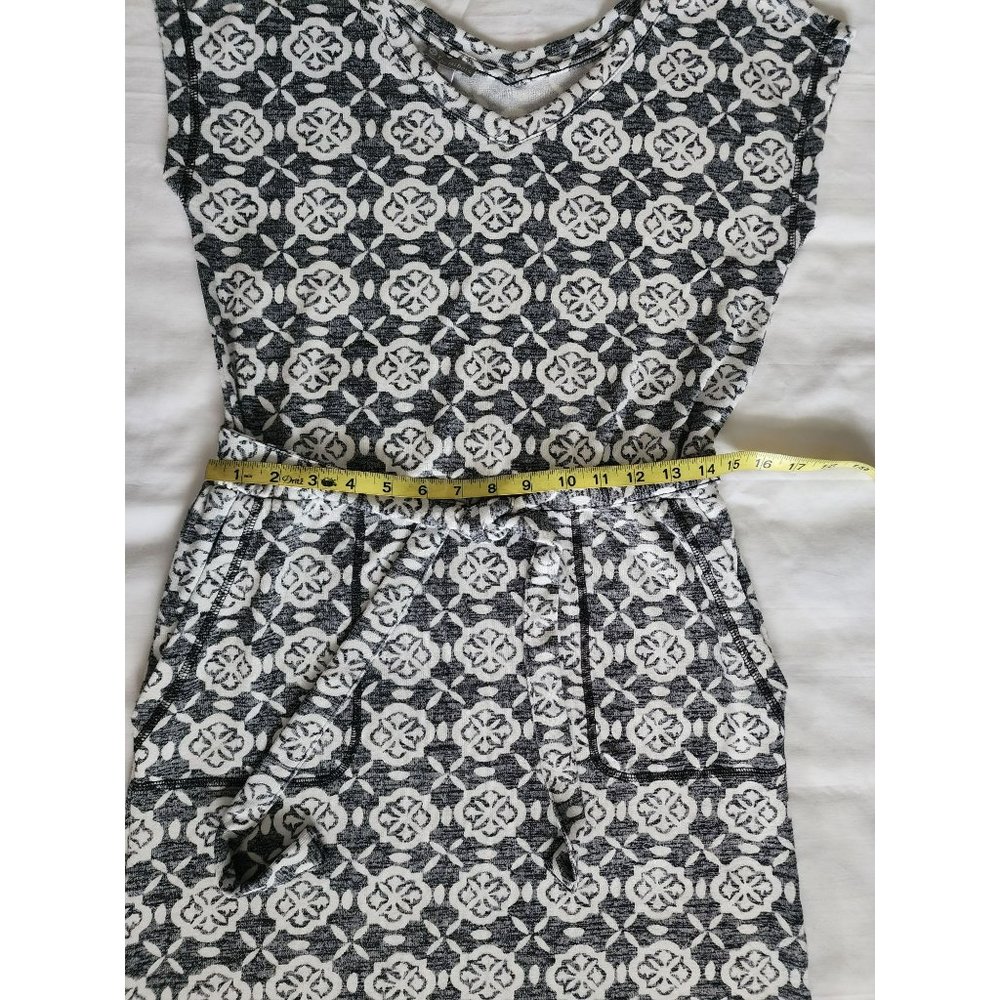 T By Talbots Women's Gray/White Tile Print Double V-Neck Terry Dress Size XS - Picture 8 of 10